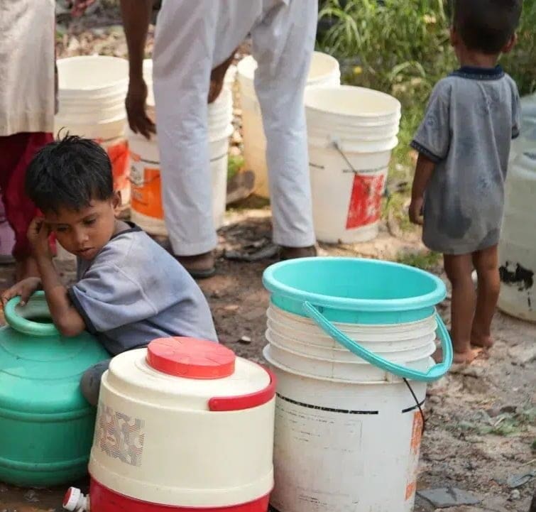dejected kid rohingya camp