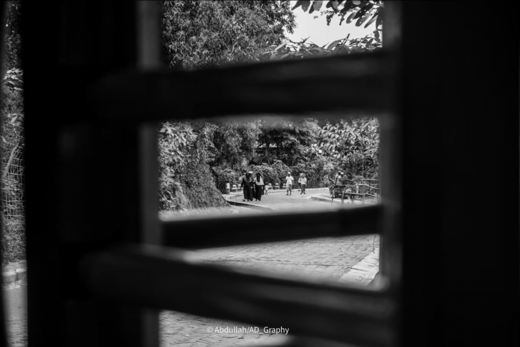 150 من الروهينجا يصلون أندونيسيا بعد أسابيع من التيه في البحر 9 image 7