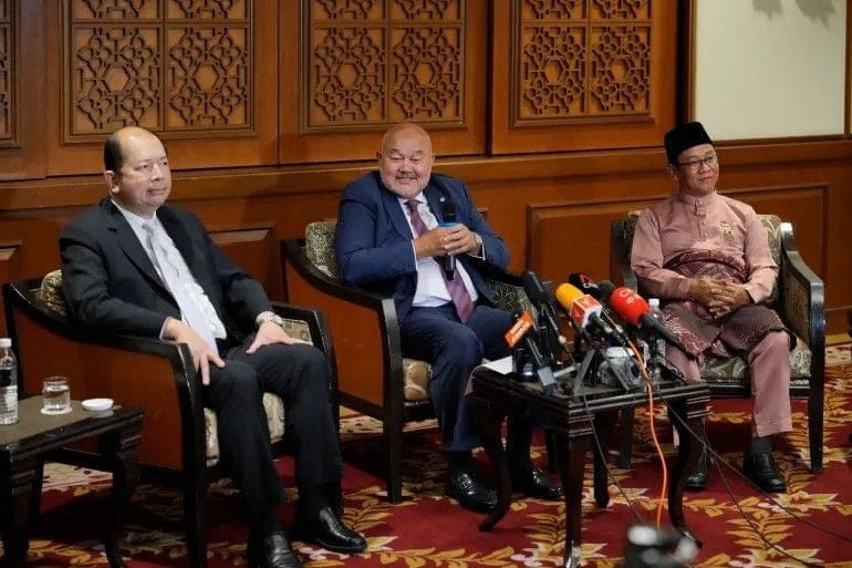 تايلاند والمسلمون المطالبون بالاستقلال يتفقون على خطة جديدة لإنهاء العنف 1 1 2