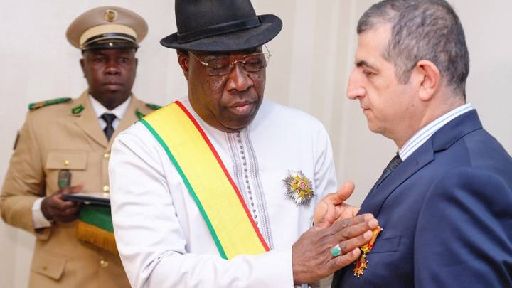 17352493 0 72 1600 901