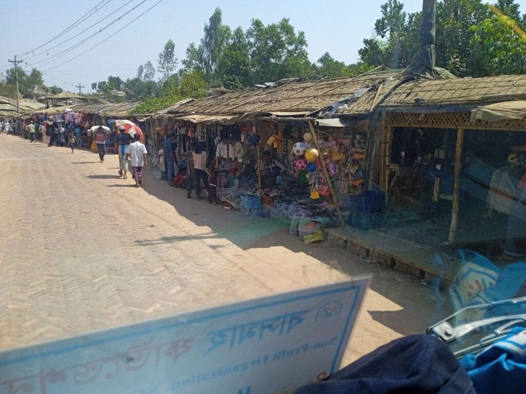 "وصل" تتفقد مخيمات اللاجئين الروهينجا في بنغلاديش خلال شهر رمضان 5 photo 2024 03 17 07 18 59 2