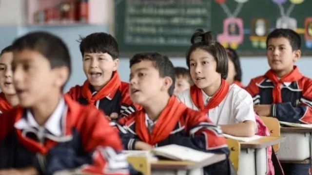 كيف تمحو المدارس الداخلية الصينية في تركستان الشرقية هوية الشعب