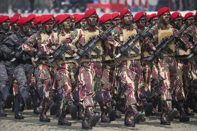 تعيين مؤثر في منصب مستشار وزارة الدفاع في إندونيسيا يثير مخاوف بشأن الأولويات