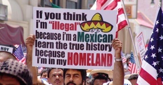 مع إغلاق الأبواب أمامهم في الولايات المتحدة، طالبو اللجوء يبدأون حياة جديدة في المكسيك 92 Immigration Myths 798 573x300 1