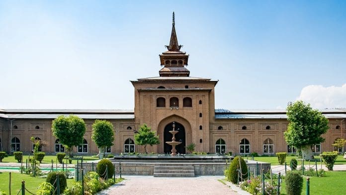 Jama Masjid Srinagar 696x392 1 1