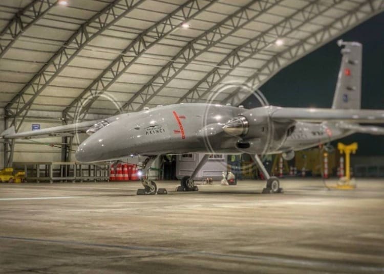 الصومال تحصل على طائرات أكينجي المقاتلة بدون طيار تركية الصنع، وسط تصاعد لوتيرة الهجمات ضد القوات الصومالية 29 Akinci drone 750x536 1