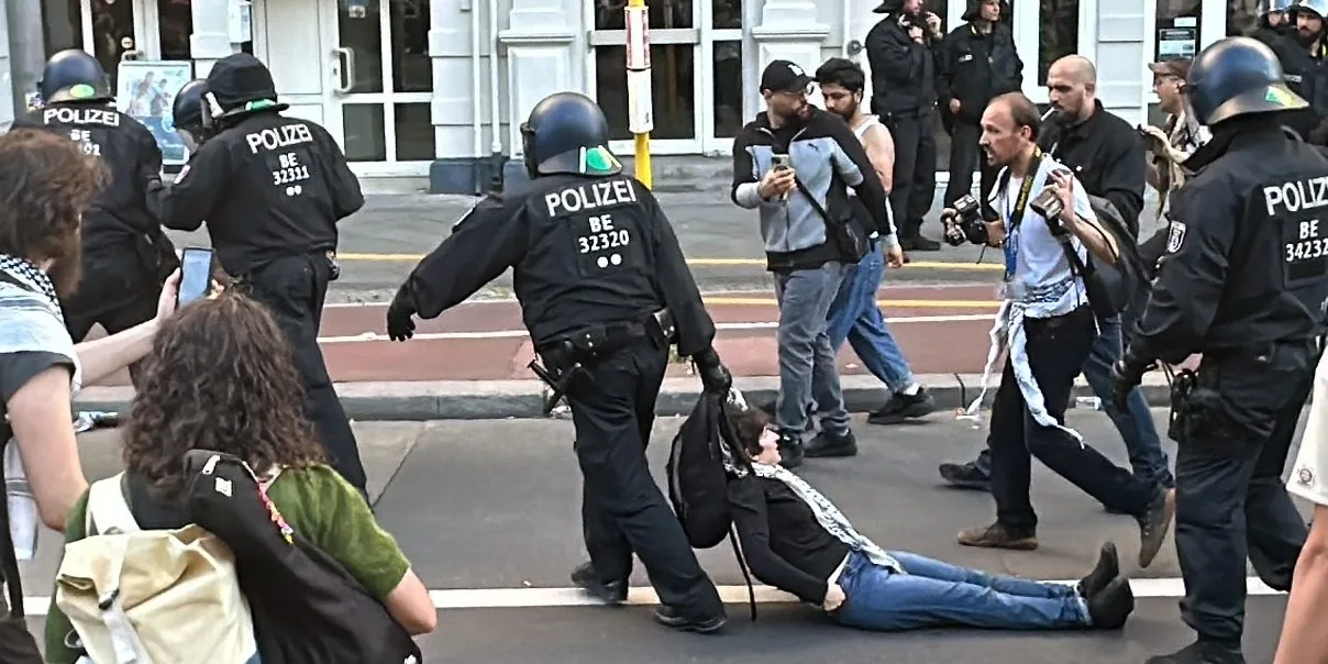 ألمانيا تلجأ إلى قواعد اللعبة الأمريكية: عمليات الترحيل تستهدف المتظاهرين في حرب غزة 70 GettyImages 2161318765 e1743461626961