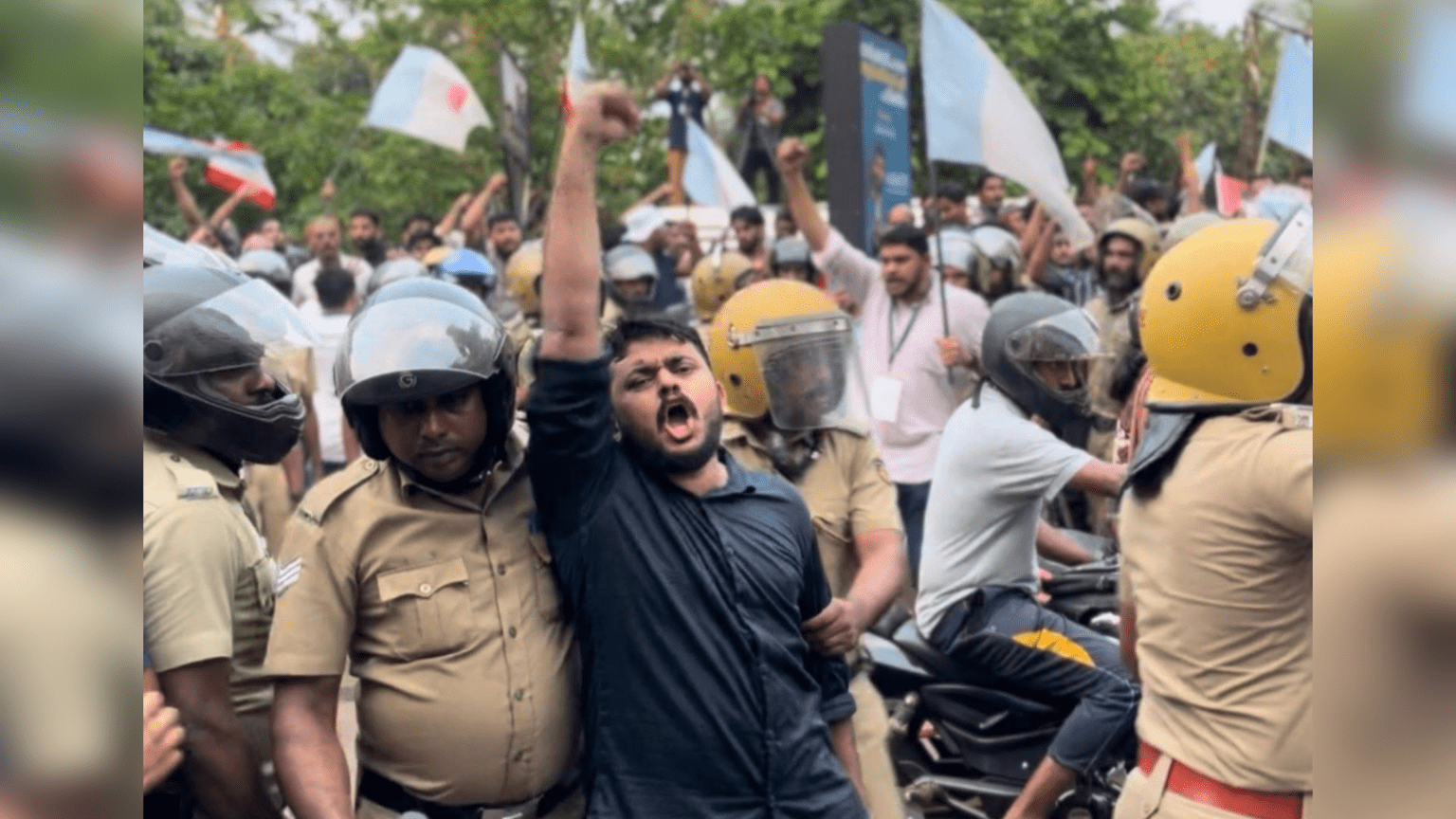 الشرطة الهندية تهاجم وتعتقل محتجّين بسبب قانون الوقف 65 photo output 5 1536x864 1