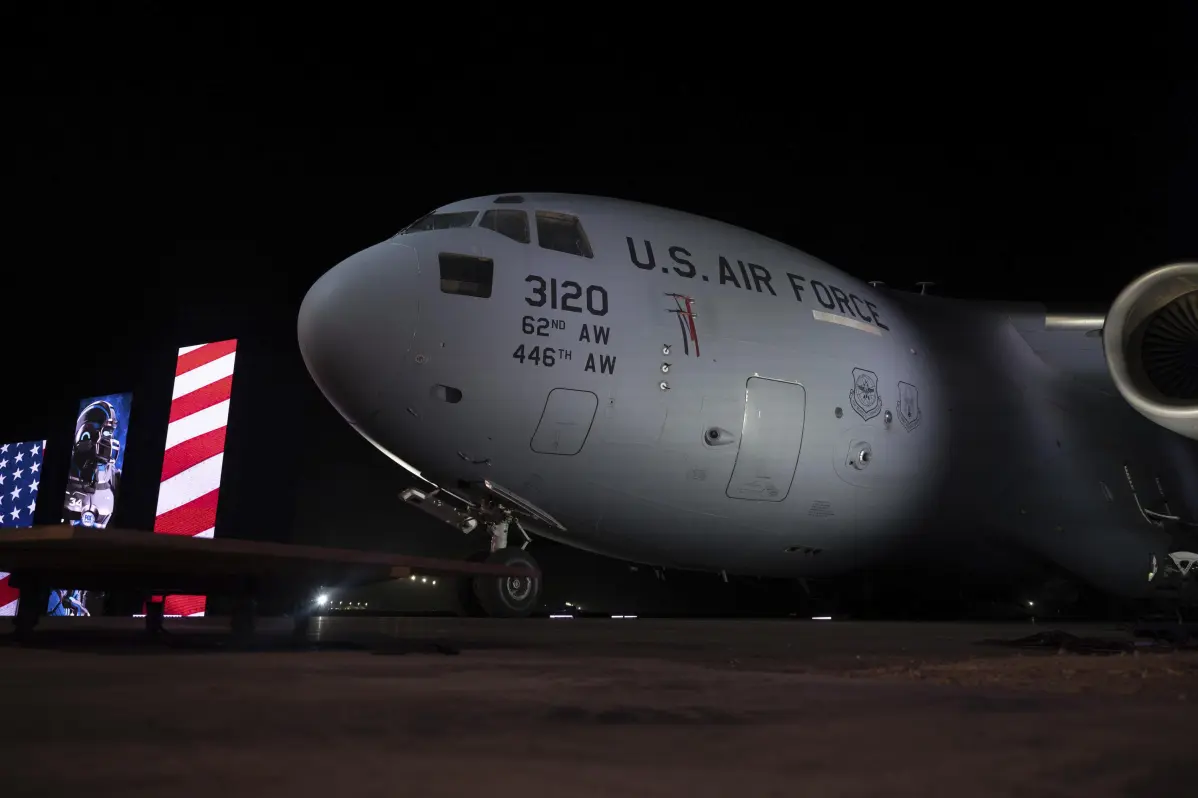 ترامب يزور أكبر قاعدة عسكرية أمريكية في الشرق الأوسط 49 download