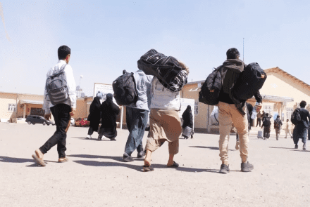 المهاجرون الأفغان في إيران: تصاعد وتيرة عمليات الترحيل 97 المهاجرون الأفغان في إيران: تصاعد وتيرة عمليات الترحيل