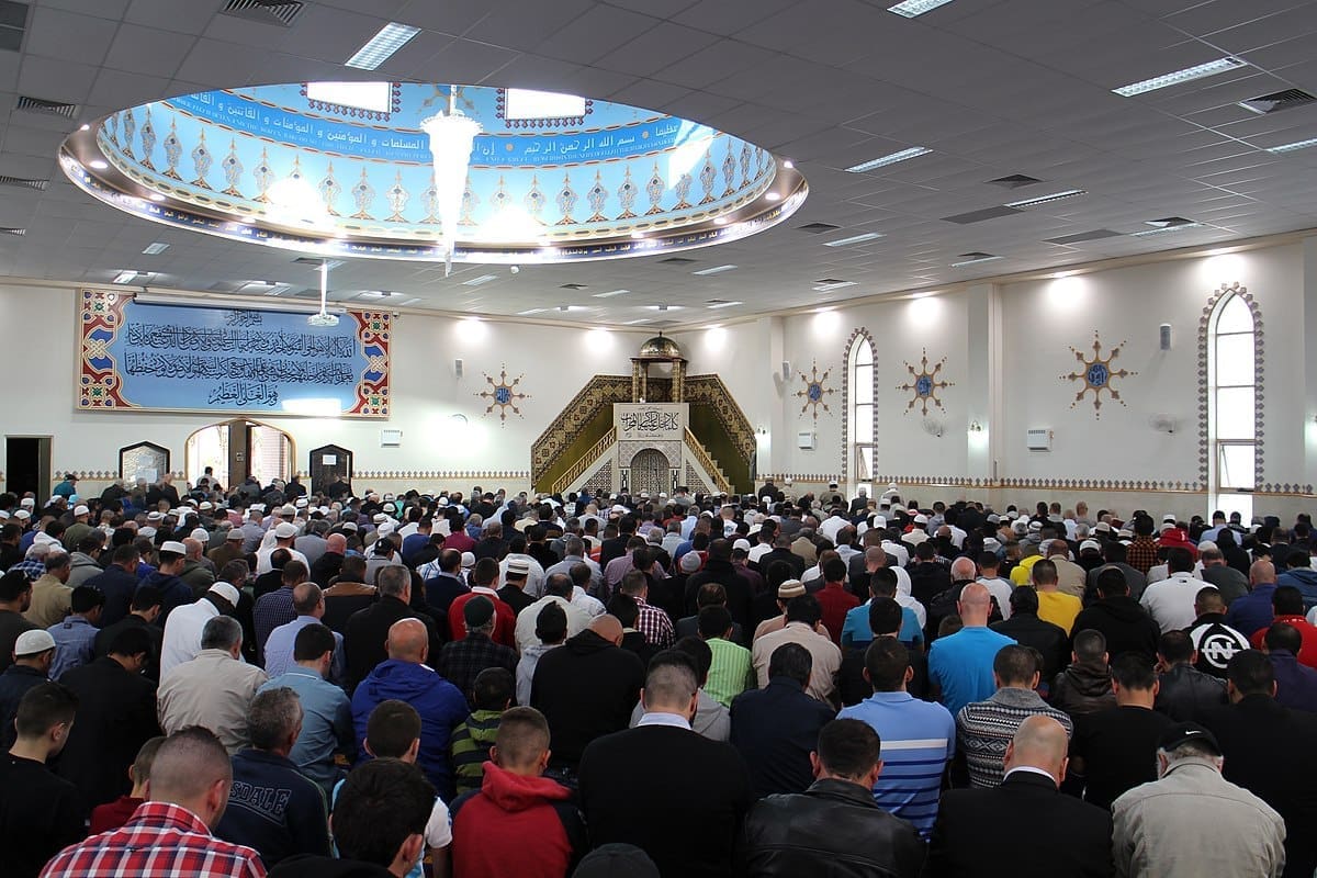 أزمة الإسلاموفوبيا في أستراليا: تحقيق خاص 19 1200px Eid Prayer at Lakemba Mosque