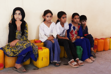 يصطفّ الأطفال وكبار السنّ لساعات طويلة بينما تواجه كابول أزمة مياه خانقة 1 New Project 2025 07 29T200642.054