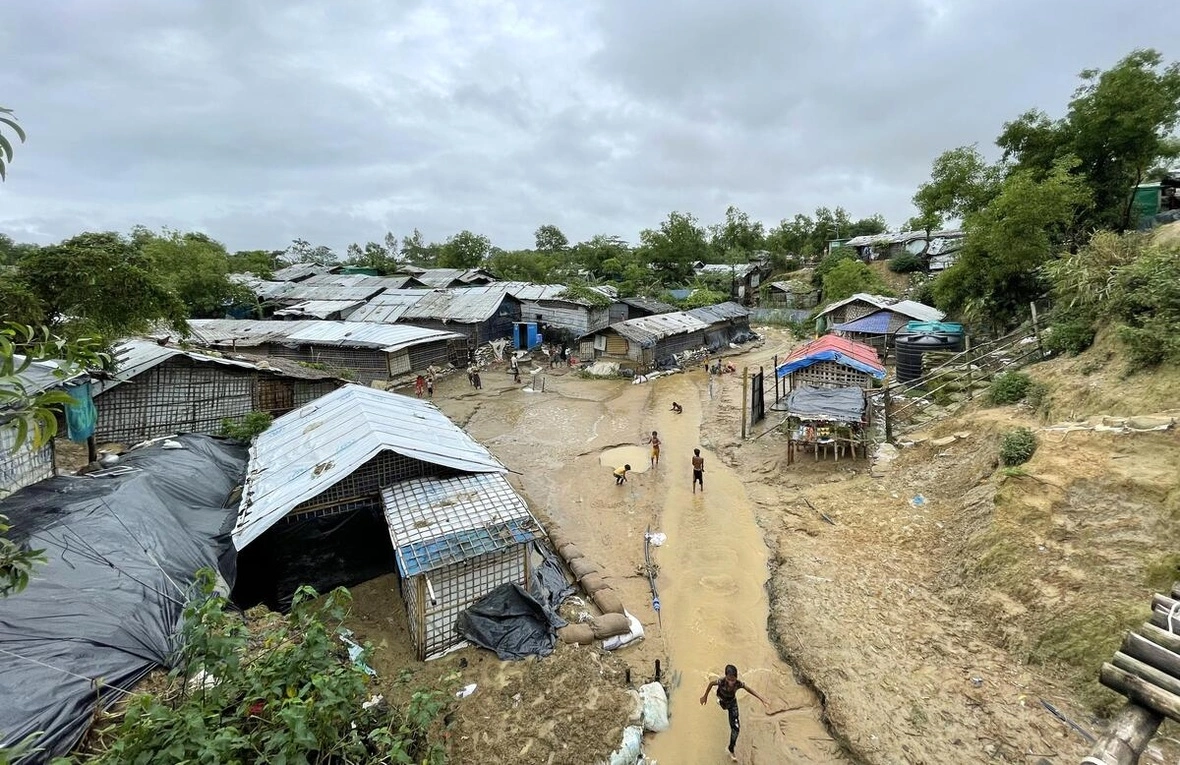 تخفيضات التمويل تزيد من مخاطر الرياح الموسمية على اللاجئين الروهينجا في بنغلاديش 46 تخفيضات التمويل تزيد من مخاطر الرياح الموسمية على اللاجئين الروهينجا في بنغلاديش
