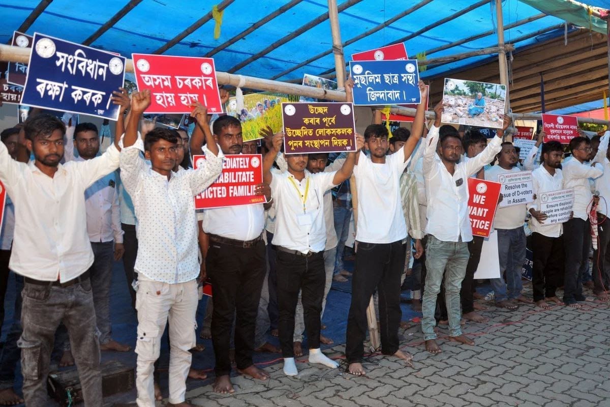 الهند ترحل المسلمين قسرا، بما في ذلك مواطنيها، بعد أعمال العنف في كشمير 24 الهند ترحل المسلمين قسرا، بما في ذلك مواطنيها، بعد أعمال العنف في كشمير