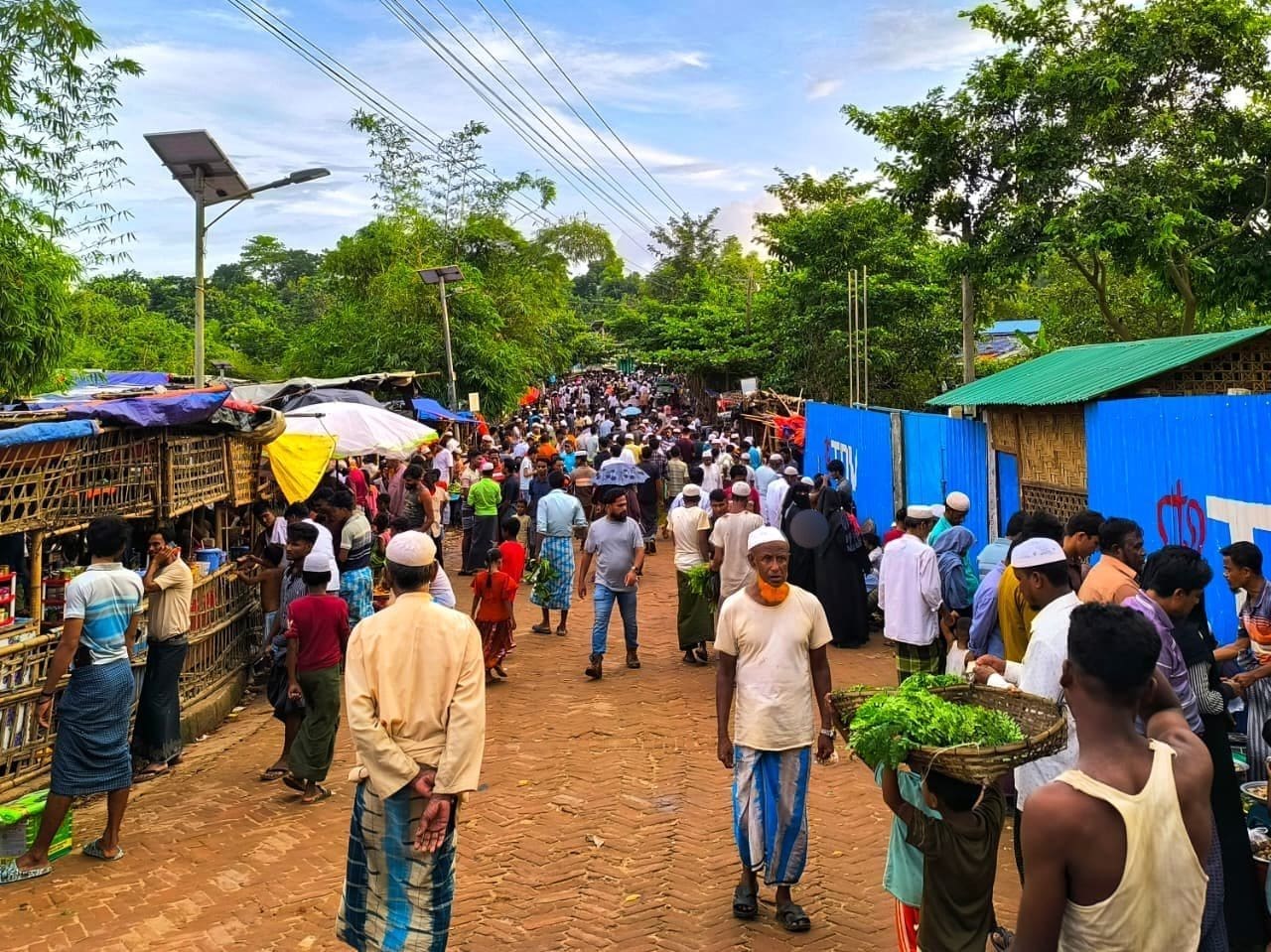 أطباء بلا حدود: ارتفاع عدد ضحايا الألغام والجرحى بين الروهينجا مع تصاعد القتال بأراكان 20 أطباء بلا حدود: ارتفاع عدد ضحايا الألغام والجرحى بين الروهينجا مع تصاعد القتال بأراكان