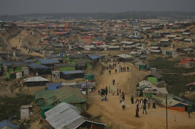 التنصير الناعم في مخيمات الروهينجا: محاولات لسرقة الهوية الإسلامية وسط الفقر والنزوح في بنغلاديش 10 التنصير الناعم في مخيمات الروهينجا: محاولات لسرقة الهوية الإسلامية وسط الفقر والنزوح في بنغلاديش