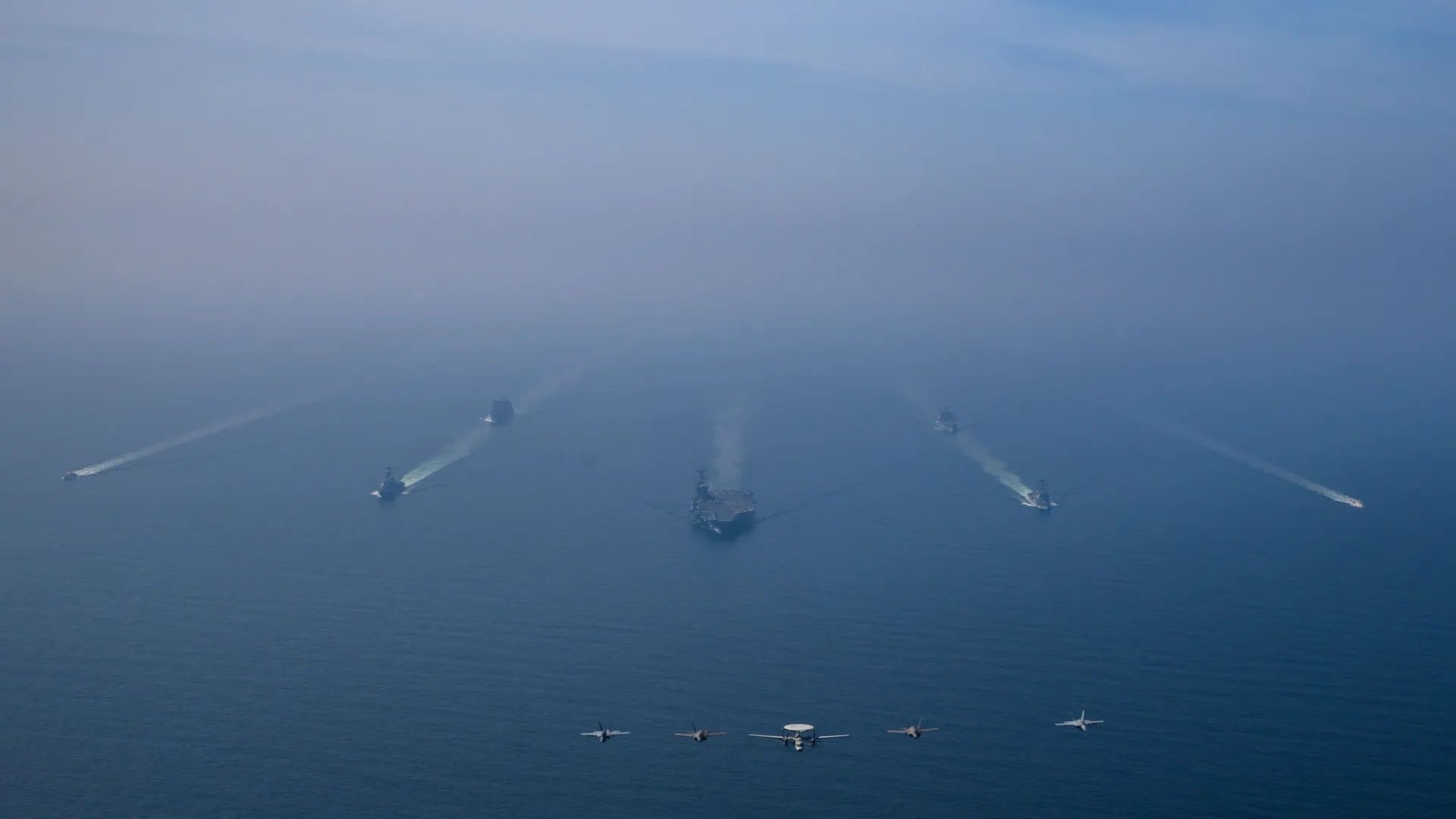 ترامب يدرس إرسال حاملة طائرات ثانية للشرق الأوسط 76 ترامب يدرس إرسال حاملة طائرات ثانية للشرق الأوسط