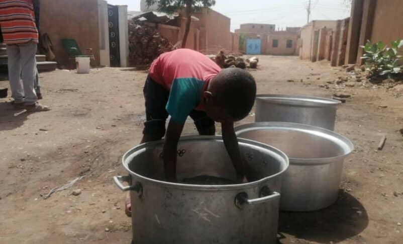 عودة النازحين السودانيين إلى "عاصمة من الخراب" مع نفاد مدخراتهم 5 عودة النازحين السودانيين إلى “عاصمة من الخراب” مع نفاد مدخراتهم