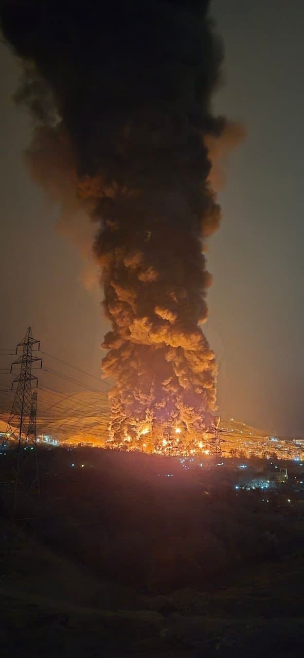 إيران تهدد بشن هجمات انتقامية على منشآت نفطية في الخليج بعد غارات "إسرائيلية" 49 إيران تهدد بشن هجمات انتقامية على منشآت نفطية في الخليج بعد غارات “إسرائيلية”