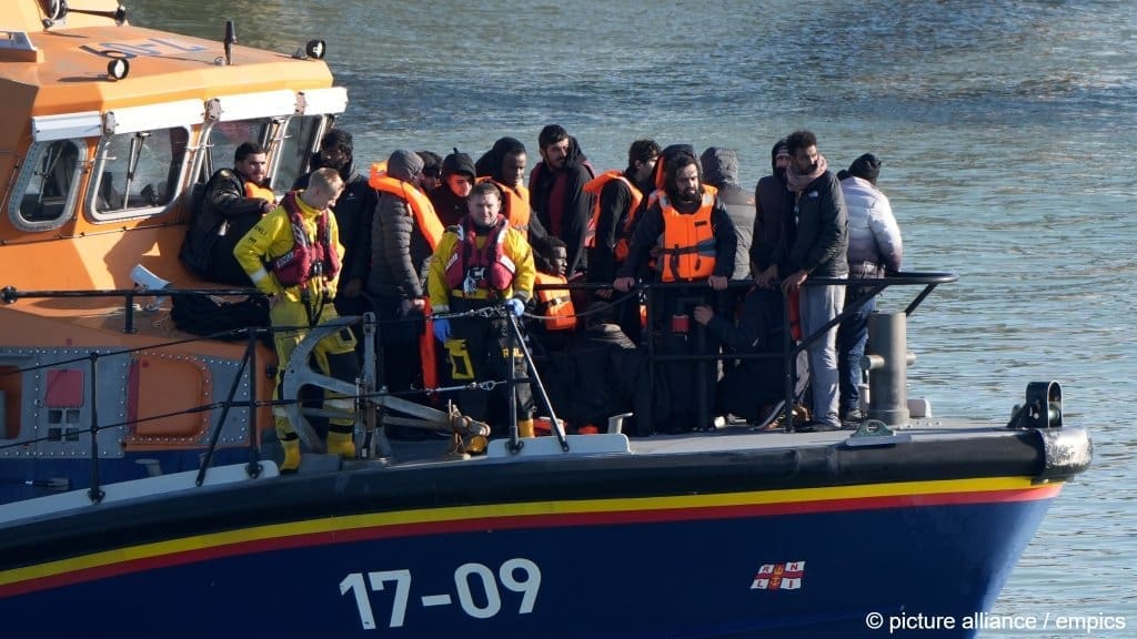 المملكة المتحدة: 605 مهاجرين يعبرون القناة في يوم واحد