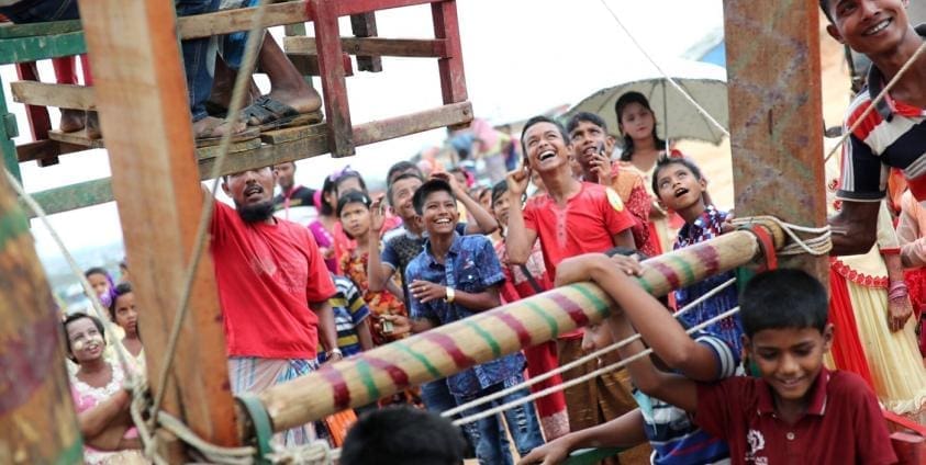 يحتفل الروهينجا بعيد الفطر مرة أخرى في المنفى، في ظل تعثر عودتهم إلى ديارهم وسط استمرار الصراع وانعدام المساءلة 5 يحتفل الروهينجا بعيد الفطر مرة أخرى في المنفى، في ظل تعثر عودتهم إلى ديارهم وسط استمرار الصراع وانعدام المساءلة