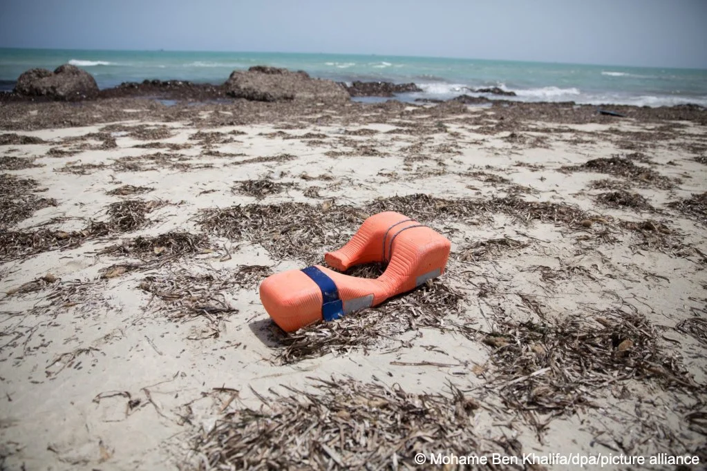 صورة أرشيفية: تم اكتشاف سترة النجاة المهجورة هذه على شاطئ بالقرب من زوارا في يونيو 2016