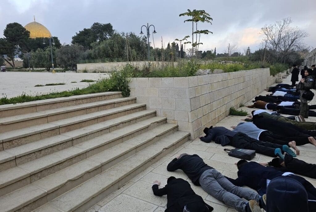 "السجود الملحمي" عقيدة "الهيكل" تدخل مستوى جديدا في المسجد الأقصى 8 IMG 20260409 102356 577