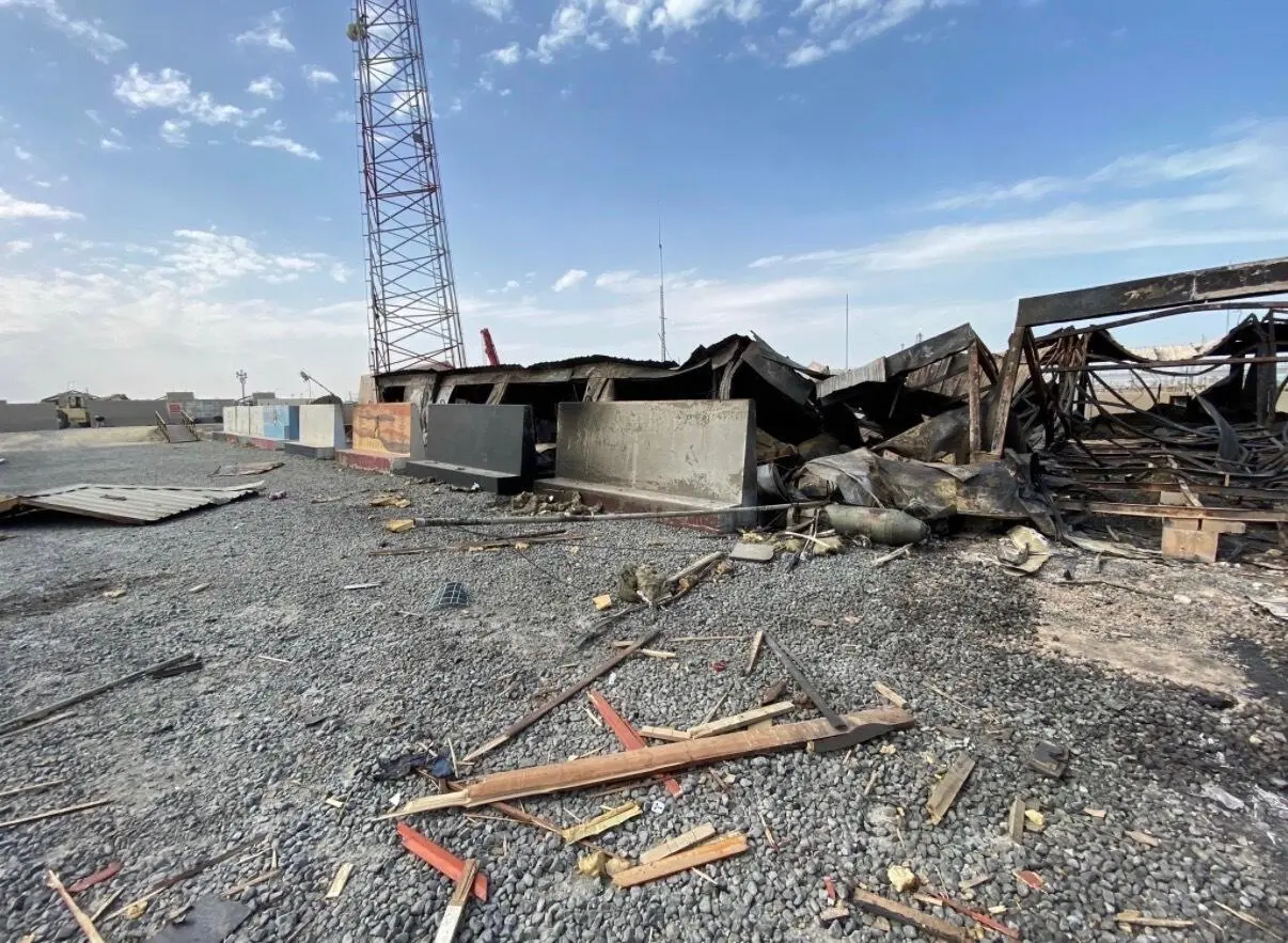 أضرار من هجوم الطائرات الإيرانية المسيرة الذي قتل ستة من أفراد الخدمة الأمريكية في الكويت في 1 مارس 2026.