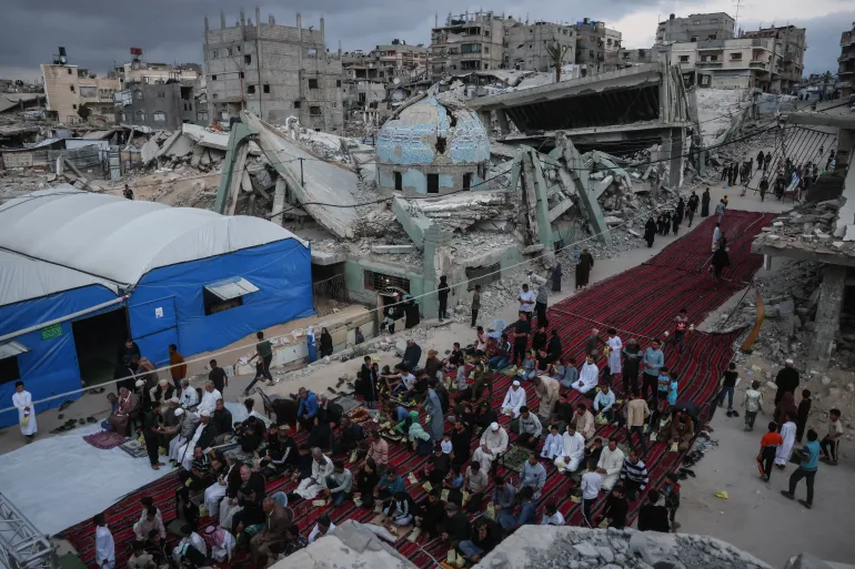 «العيد لا يدخل الخيام»: الفلسطينيون في غزة يواجهون عيداً كئيباً 3 afp 6a16d5ae3c18 1779881390
