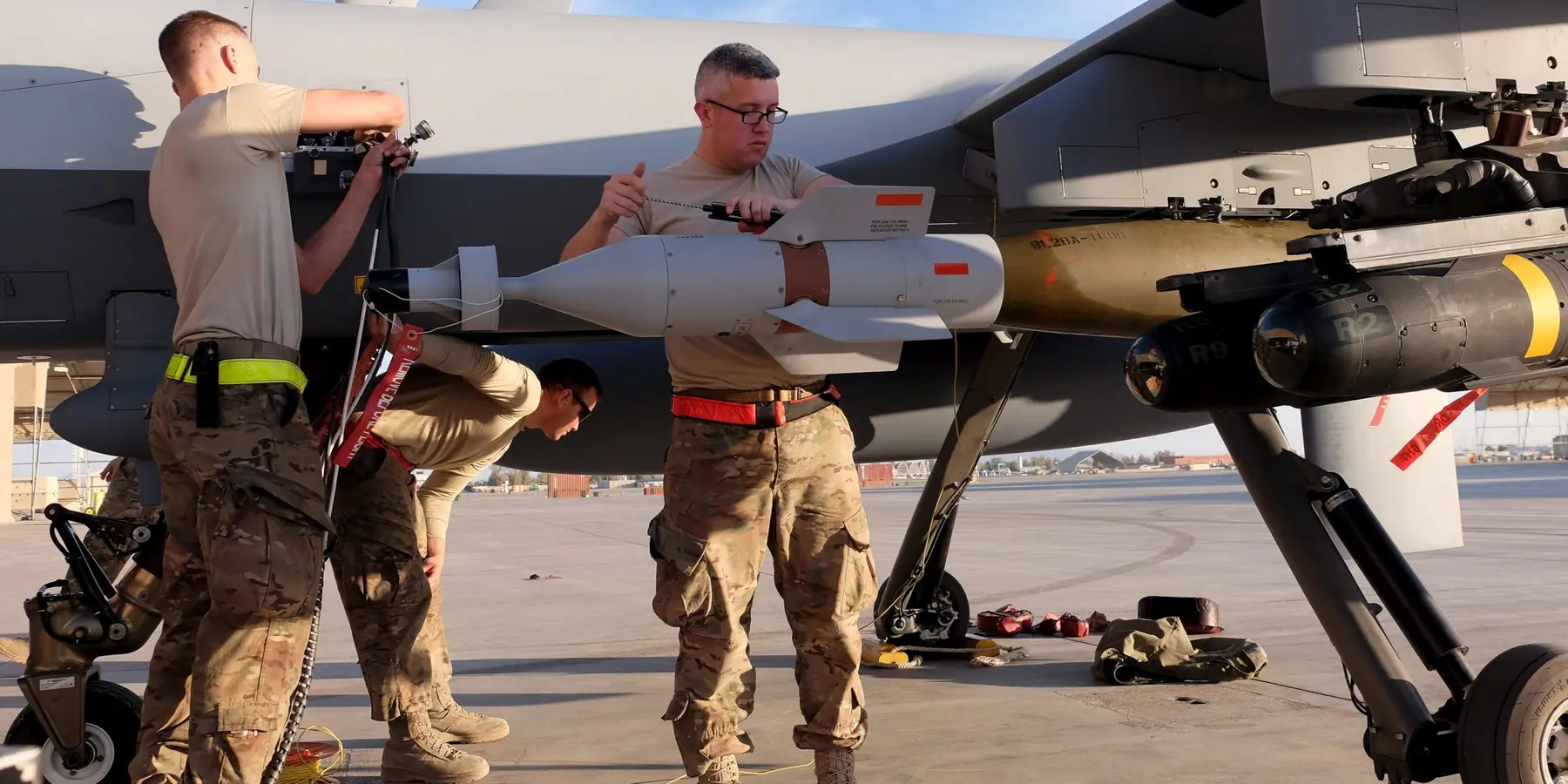 تحليل: هل يُمكننا التحدث عن سبب نقص الصواريخ؟ 2 missiles drones scaled 2