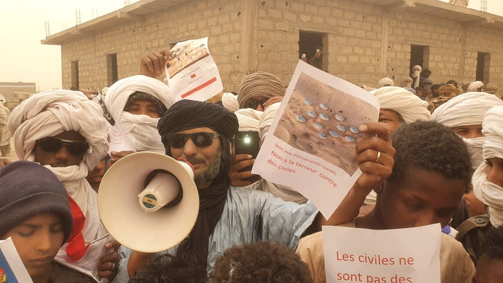 محتجون في تينزواتن