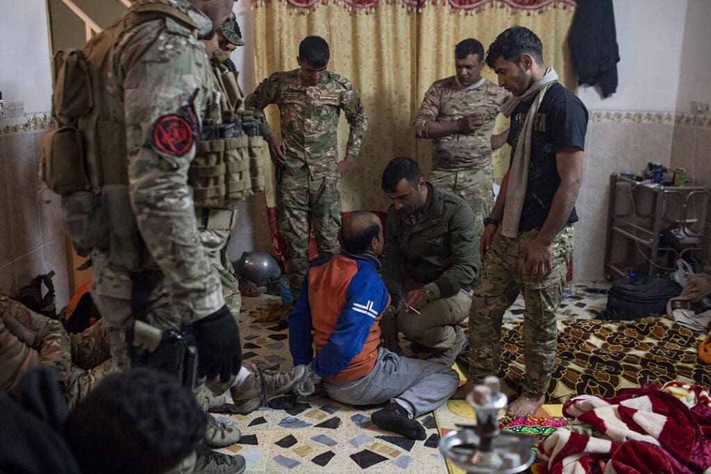 دير شبيغل: ليسوا أبطالًا، بل وحوشًا: تقرير يكشف كيف قامت القوات العراقية وميليشياتها بتعذيب المدنيين واغتصابهم وقتلهم 39 29 VII 00239860