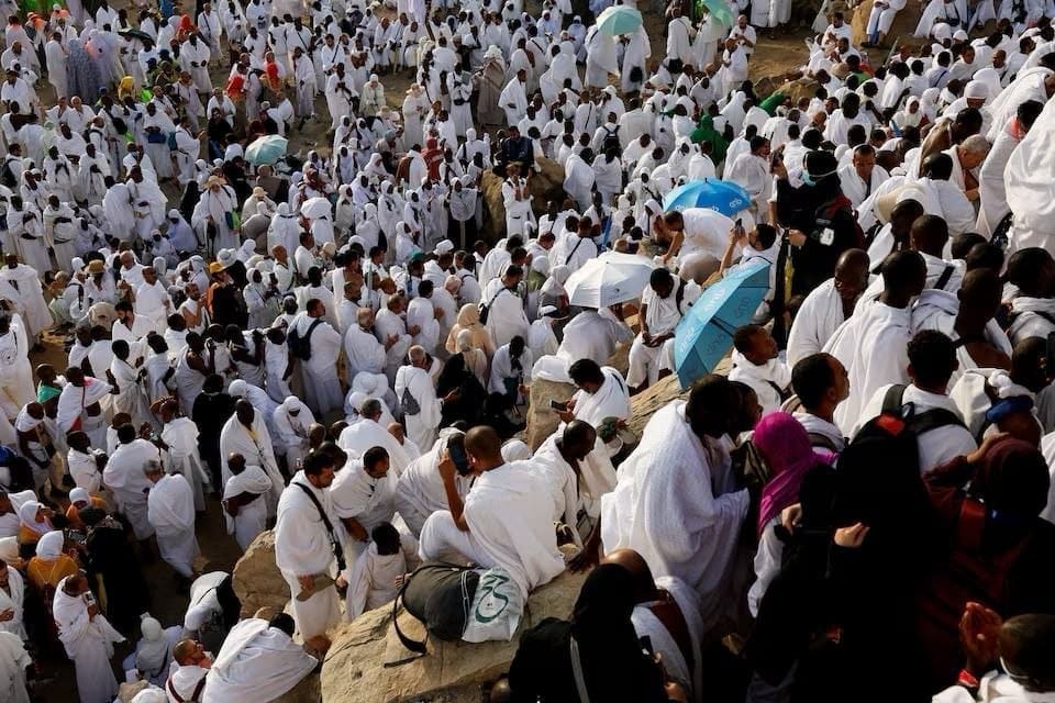 أبرز الصور التي وثقت تأدية ضيوف الرحمن لمناسك الحج 11 3