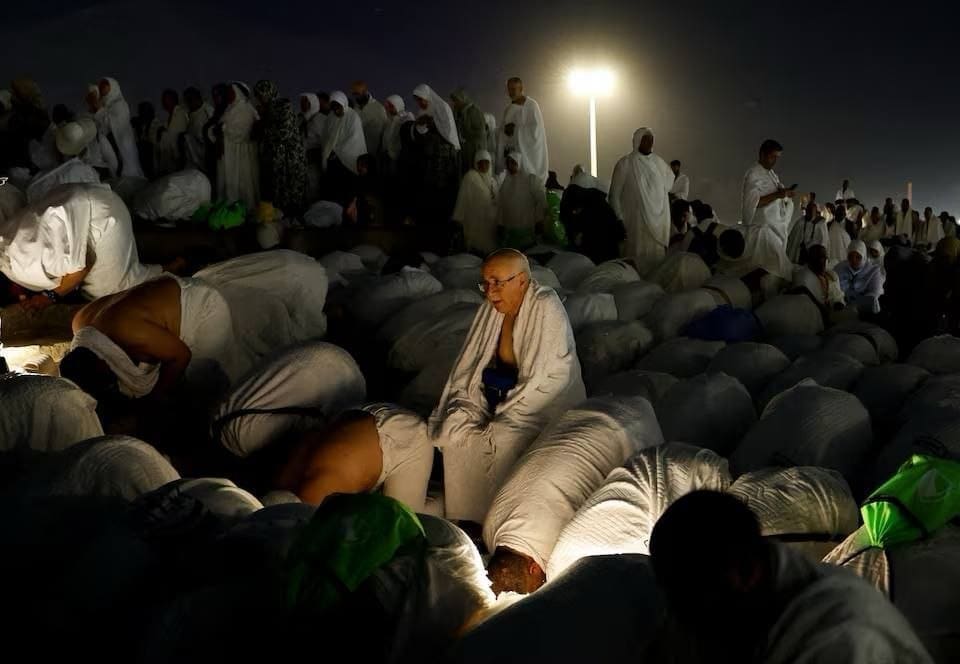 أبرز الصور التي وثقت تأدية ضيوف الرحمن لمناسك الحج 12 4