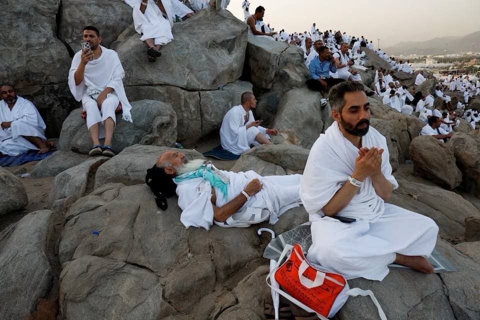 أبرز الصور التي وثقت تأدية ضيوف الرحمن لمناسك الحج 13 5