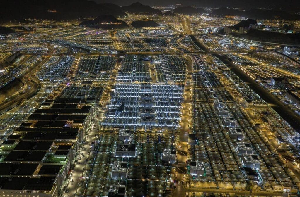 أبرز الصور التي وثقت تأدية ضيوف الرحمن لمناسك الحج 3 5235799489174510541 121