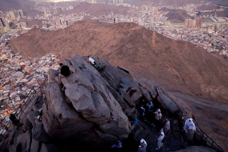 أبرز الصور التي وثقت تأدية ضيوف الرحمن لمناسك الحج 26 5235799489174510546 120