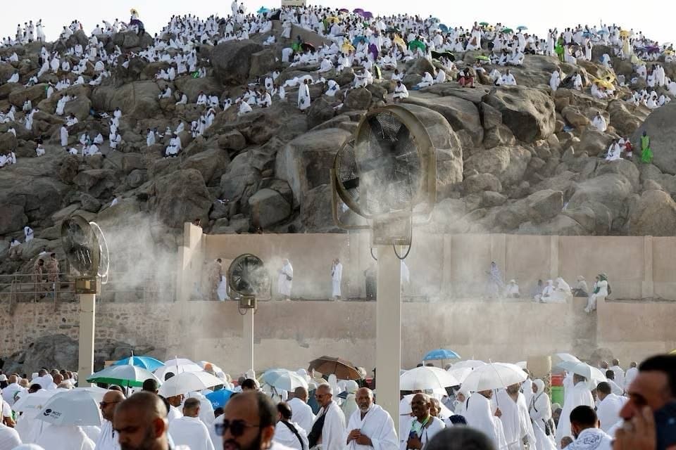 أبرز الصور التي وثقت تأدية ضيوف الرحمن لمناسك الحج 14 6