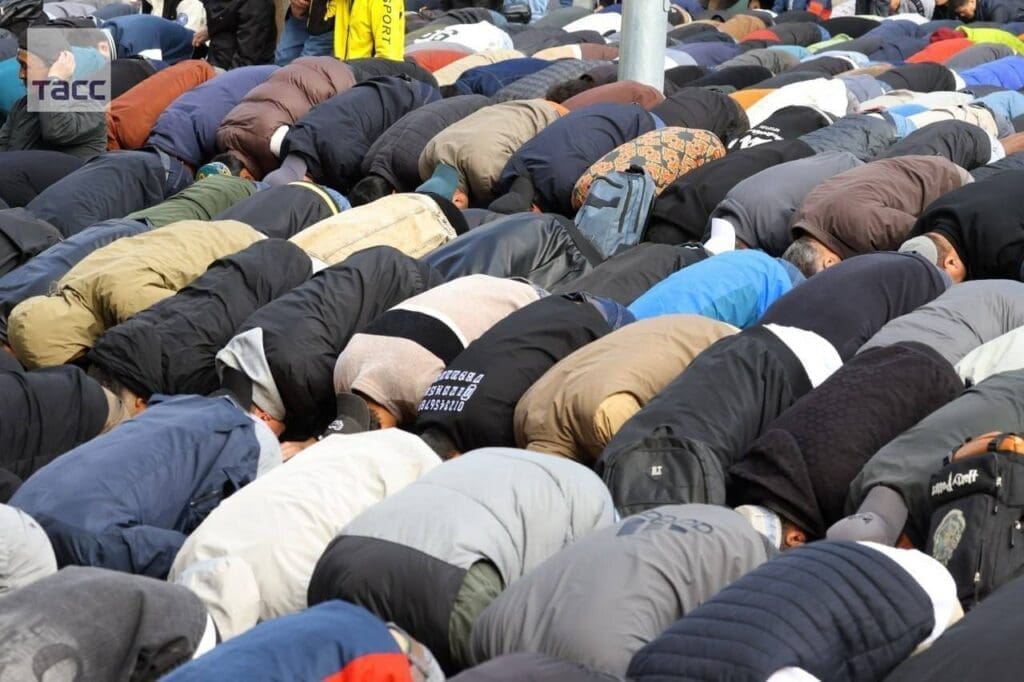 أبرز الصور لصلاة عيد الأضحى في العالم 49 76a3cb1d d085 43da a52a 58574bbb22e0