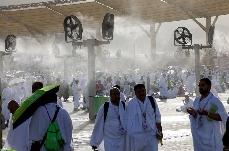 أبرز الصور التي وثقت تأدية ضيوف الرحمن لمناسك الحج 16 8