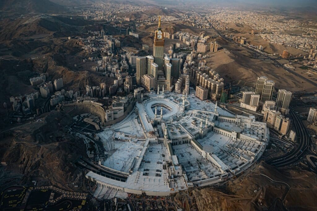 أبرز الصور لصلاة عيد الأضحى في العالم 22 HJTszlhXUAExnpD