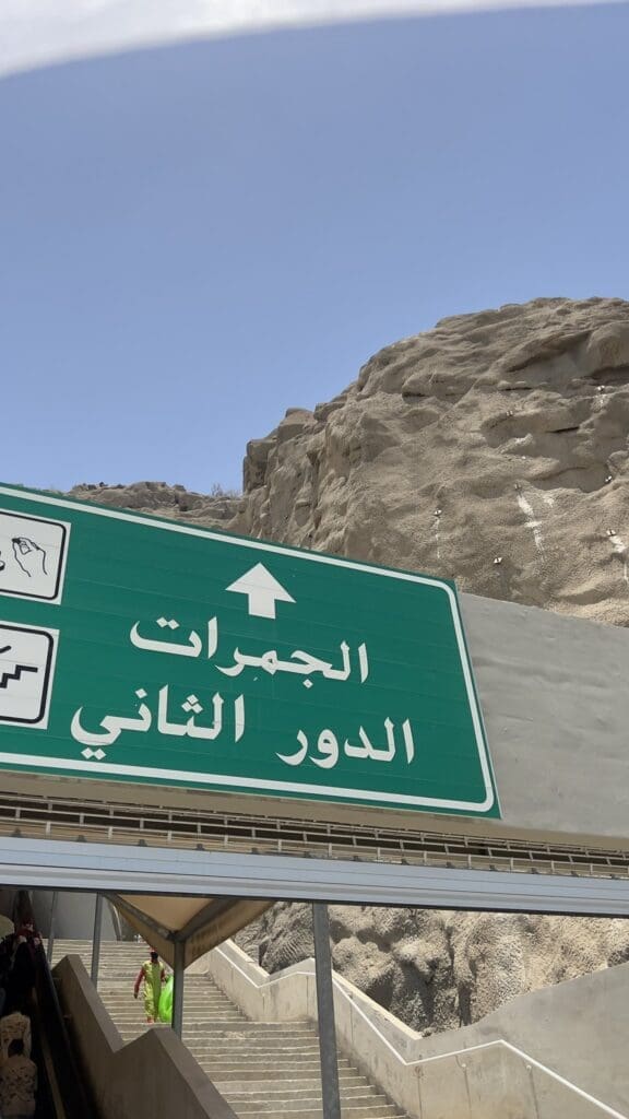 أبرز الصور التي وثقت تأدية ضيوف الرحمن لمناسك الحج 34 HJxovqCXQAE8gBZ