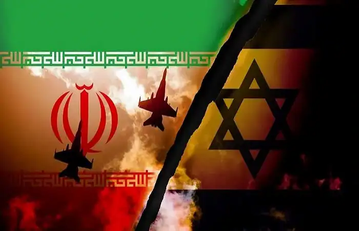 الحرب الإيرانية تعود.. إطلاق صواريخ تجاه فلسطين 4 صورة تعبيرية عن التصعيد العسكري بين إيران وإسرائيل مع ظهور طائرات حربية ورموز البلدين في خلفية مشتعلة.