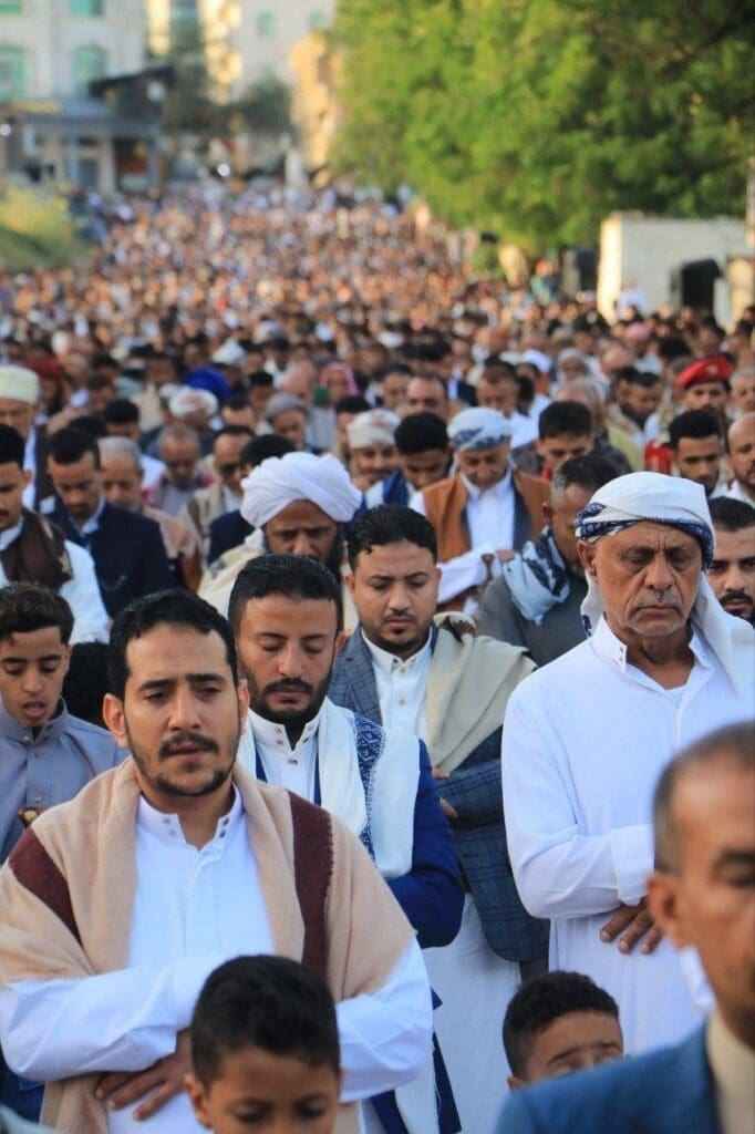 أبرز الصور لصلاة عيد الأضحى في العالم 16 b2964877 ddd8 4cba ae1c 4d7e028197de