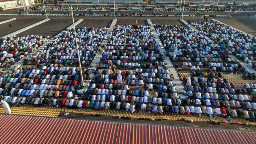 أبرز الصور لصلاة عيد الأضحى في العالم 11 fef0e2bb 2025 42e4 a32a 9246398affe9