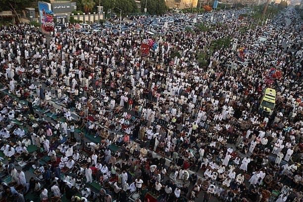 أبرز الصور لصلاة عيد الأضحى في العالم 24