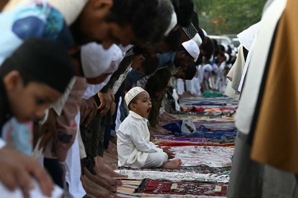 أبرز الصور لصلاة عيد الأضحى في العالم 46 photo 5828054876334788178 y
